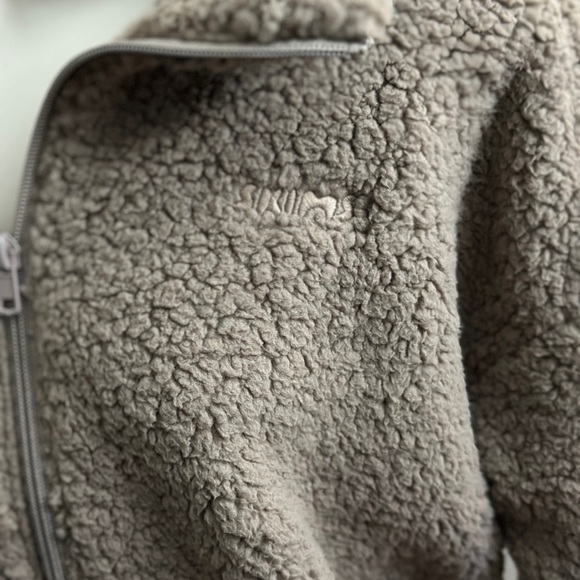 SKIMS NWT Dessert Teddy High Fleece Crop Zip Up - Picture 5 of 8